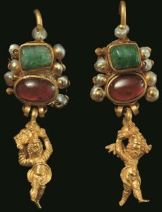 Gold earrings with hanging Cupids